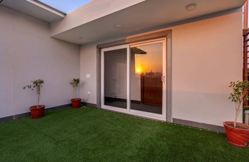 Sushant Lok Apartment | Penthouse W/Jacuzzi, Garden & Extra Room| Pets OK