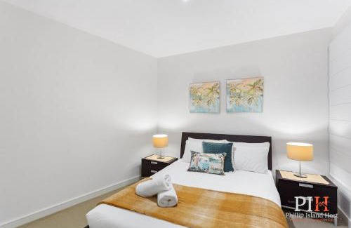 Cowes House | Penthouse Waterfront Apt Sleep 4