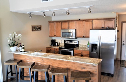 Osage Beach Condo | Penthouse with a open balcony. Greatest Location, 30x10. Boat Slip FREE.