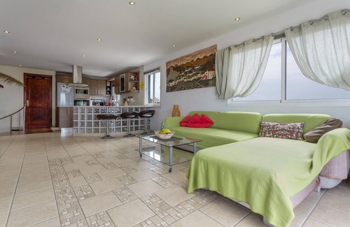Costa Teguise Apartment | Penthouse with Jacuzzi, Sea & Volcano View