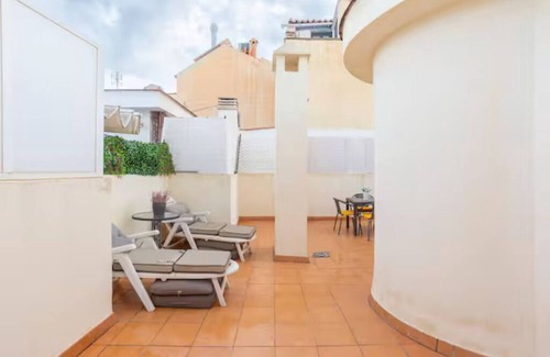 La Goleta Apartment | Penthouse with large roof malaga center