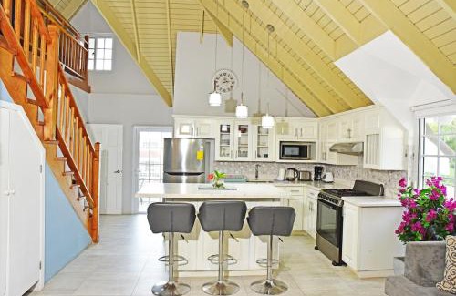 St.Bran's Burg Apartment | Penthouse with Loft at Seacastles, Beach and Pool 207