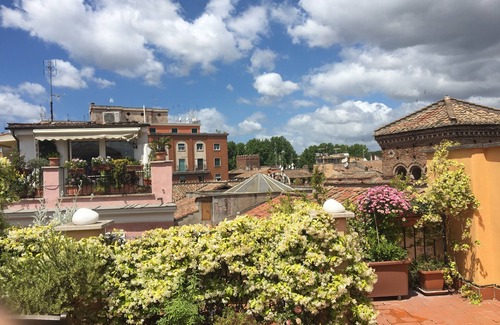 Trastevere Apartment | PENTHOUSE with PANORAMIC PRIVATE ROOF TERRACE, Old Historical centre, Trastevere