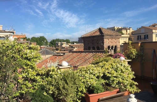 Trastevere Apartment | PENTHOUSE with PANORAMIC PRIVATE ROOF TERRACE, Old Historical centre, Trastevere