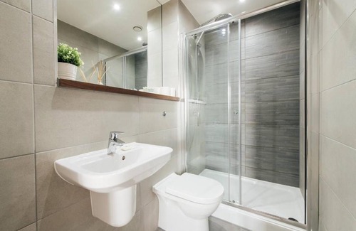 Primrose Hill Apartment | Penthouse with Pool Table + Private Garden