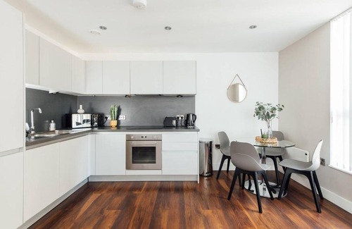Primrose Hill Apartment | Penthouse with Pool Table + Private Garden