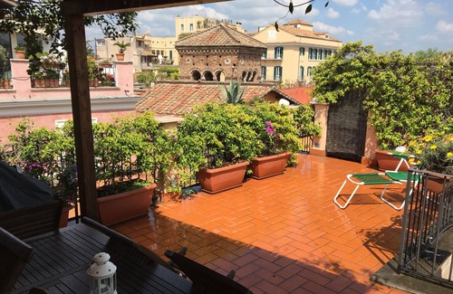 Trastevere Apartment | PENTHOUSE with PRIVATE PANORAMIC ROOF TERRACE, Old Historical centre, Trastevere