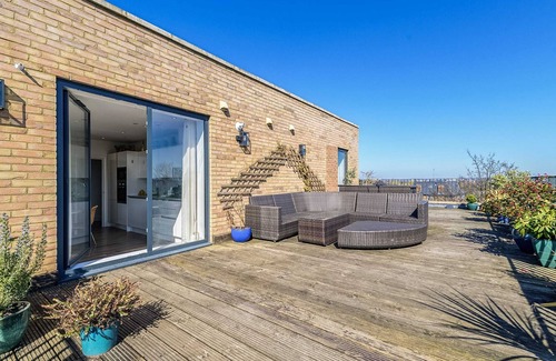 Wood Green Apartment | Penthouse With Views Of Alexandra Palace