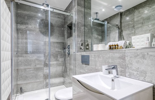 Wood Green Apartment | Penthouse With Views Of Alexandra Palace
