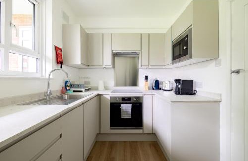 West Hill Apartment | PenthouseStays Wimbledon - Chic 2 Bedroom King Bed Apartment with Balcony - 2 mins from Wimbledon Tennis Club and Museum - AELTC