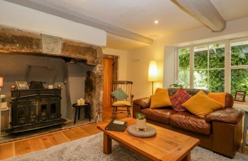 Llanwenarth House | Pentre Court Cottage