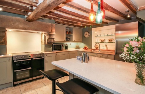 Bronygarth Cottage | PENTRE HALL, pet friendly, character holiday cottage in Bronygarth