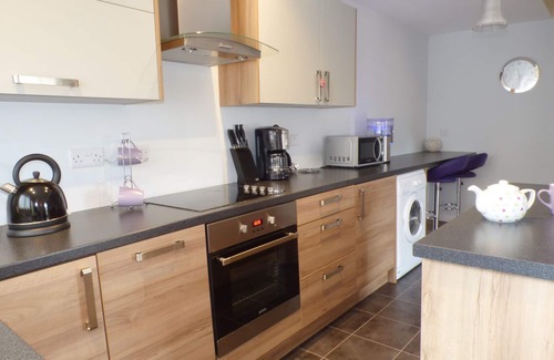 Builth Wells Cottage | PENYLODGE, pet friendly, with hot tub in Builth Wells