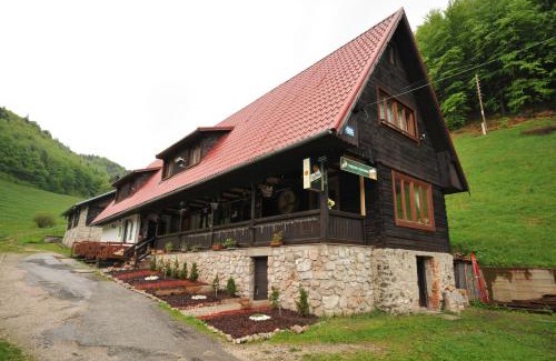 Dedinky House | Penzión Pastierňa