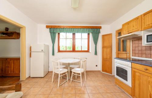 Velke Karlovice House | Penzion pod Pralesem