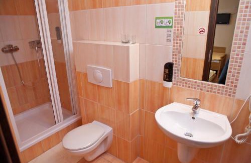 Kralovske Porici House | Penzion statek Bernard