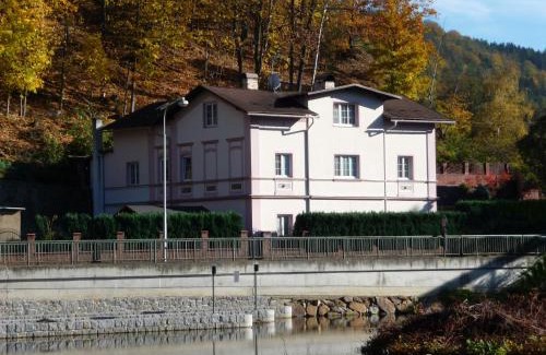 Loket House | Penzion U Splavu
