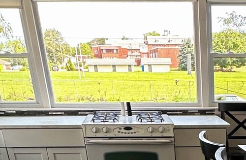 West Peoria House | Peoria Bradley Cozy Vacation Large Group Home w/Kitchen View