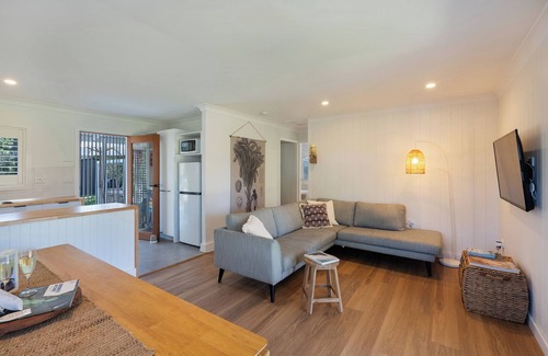 Erowal Bay House | Pepe: Charming coastal cottage, short stroll to the water of St Georges Basin