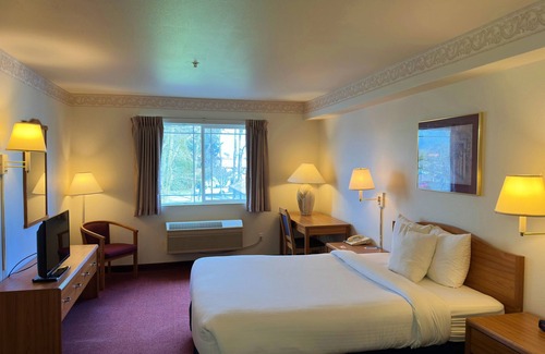 Centralia Hotel | Peppermill Empress Inn