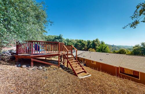 Jamestown House | Peppermint Falls Hideaway