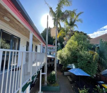 Paihia Hostel | Peppertree Lodge
