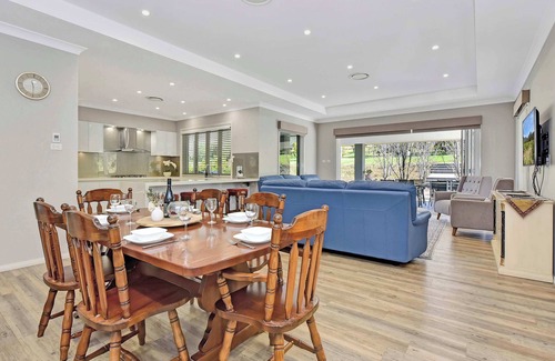 Pokolbin House | Peppertree Manor Summ