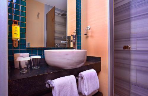 Asmali Mescit Hotel | Pera Tulip Hotel & Spa - Istanbul Taksim Pera City Center