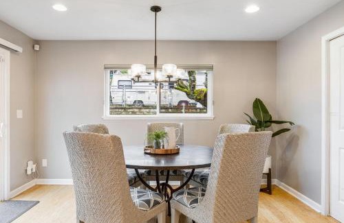 Mid-Beacon Hill House | Perch - Beacon Hill Abode