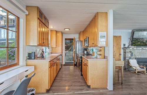 Camano Island House | Perch - Breezy Point Hideout: Waterfront w/Beach, Hot Tub, Kayak, Paddle
