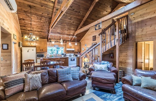 Packwood Cabin | Perch - Chester Cbin: Cozy rustic cabin with hot tub & AC! Pet Friendly