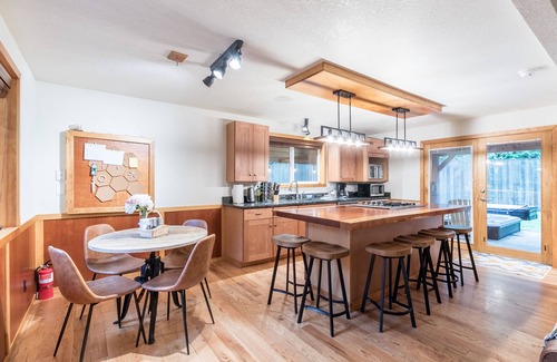 Paradise Estates Cabin | Perch - Juniper Cabin: Cozy A-Frame cabin w/hot tub
