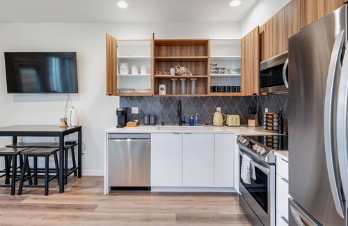 West Woodland House | Perch - Market St Haven: Walk to Heart of Ballard! Modern & Pet Friendly