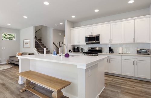 Oak Harbor House | Perch - Modern End-Unit Surrounded by Nature