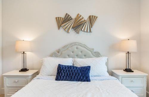 West Bellevue House | Perch - Private Room in Shared Home: Bellevue Splendor Elm Room