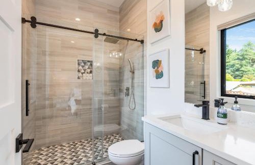 West Bellevue House | Perch - Private Room in Shared Home: Bellevue Splendor Elm Room