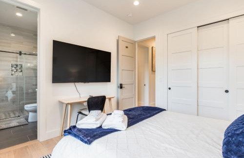 West Bellevue House | Perch - Private Room in Shared Home: Bellevue Splendor Elm Room