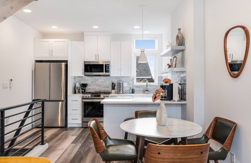 Fremont House | Perch - Woodland Suite: Chic Townhome Steps from Woodland Zoo w/Parking