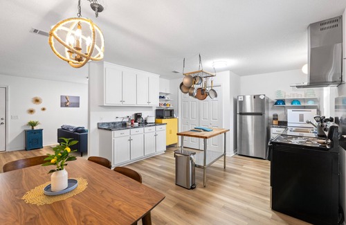 Ono Island House | Perdido Key garden stay - Ideal location near beaches and amenities!