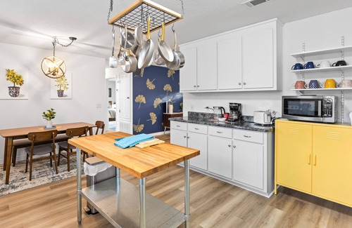 Ono Island House | Perdido Key garden stay - Ideal location near beaches and amenities!