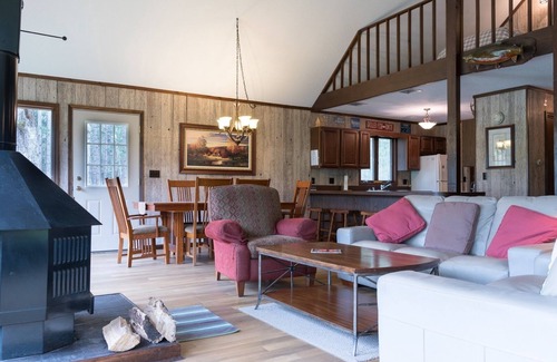 Branch Cabin | Pere Marquette River Fishing Cabin 3