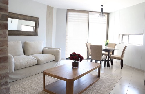 Windhoek Apartment | Perfect 1 bedroom apartment opposite Grove Mall & Lady Pohamba Hospital