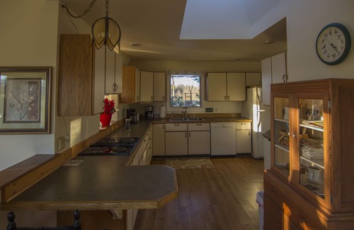 Uniontown House | Perfect!-150 5-Star reviews! Great Gardens, Views & PRIVACY. Seniors?-YES!