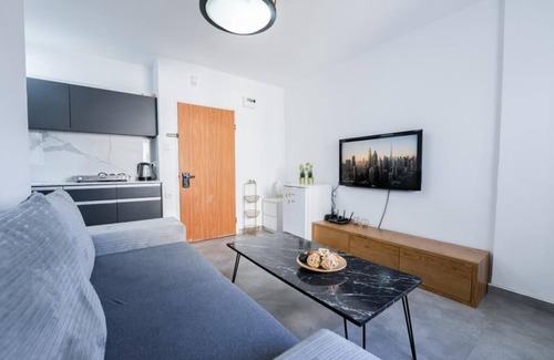 Bat Yam Apartment | Perfect 2-bedroom Sea View apartment in Bat Yam with WiFi