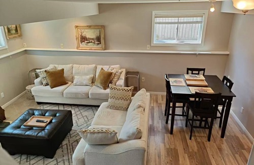 Windsor House | Perfect 3 bedroom house in prime location of South Windsor. max 6 guests
