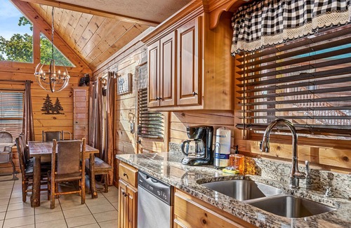 Black Bear Falls Cabin | Perfect 3BD Cabin! Stunning Views + Great Location