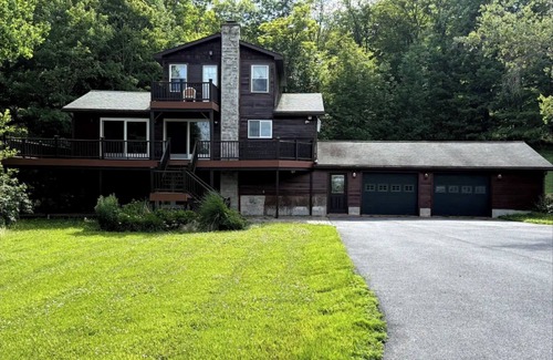 Turin House | Perfect 4 bedroom, 4.5 bathroomsnPlenty of parking. Ride trails from house