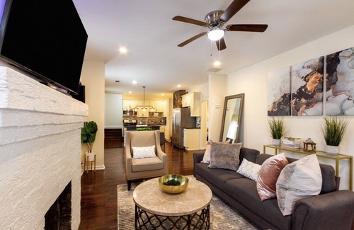 Edgewood House | Perfect 4BR/2BA home in heart of Atlanta