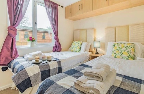 Fenny Bentley House | Perfect accommodation for a family, on a fully equipped holiday park