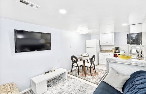 Lincolnia Apartment | Perfect Alexandria Guest Suite Near Washington DC!